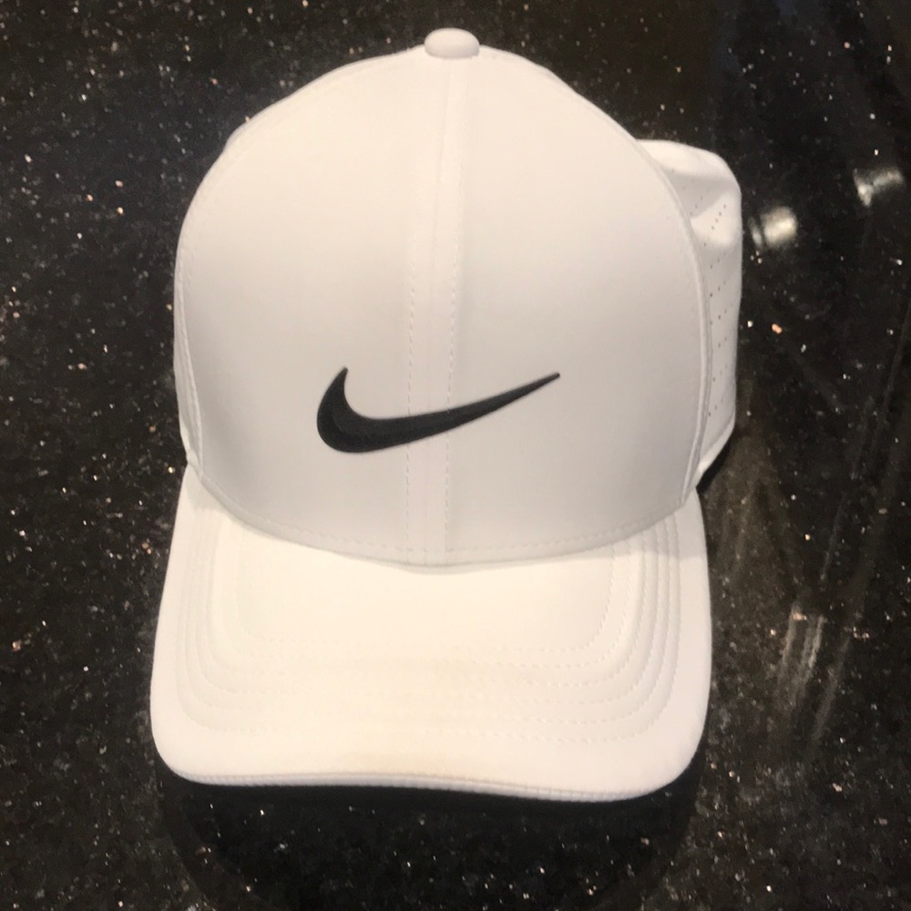 Mens Nike Dry-Fit classic 99
